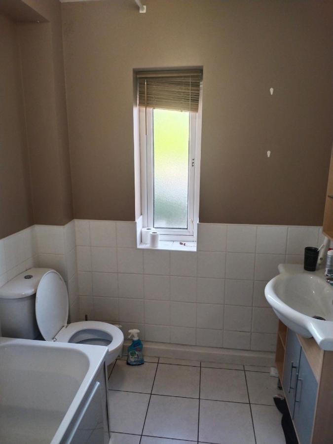 Crescent Apartments Homestay コーク エクステリア 写真