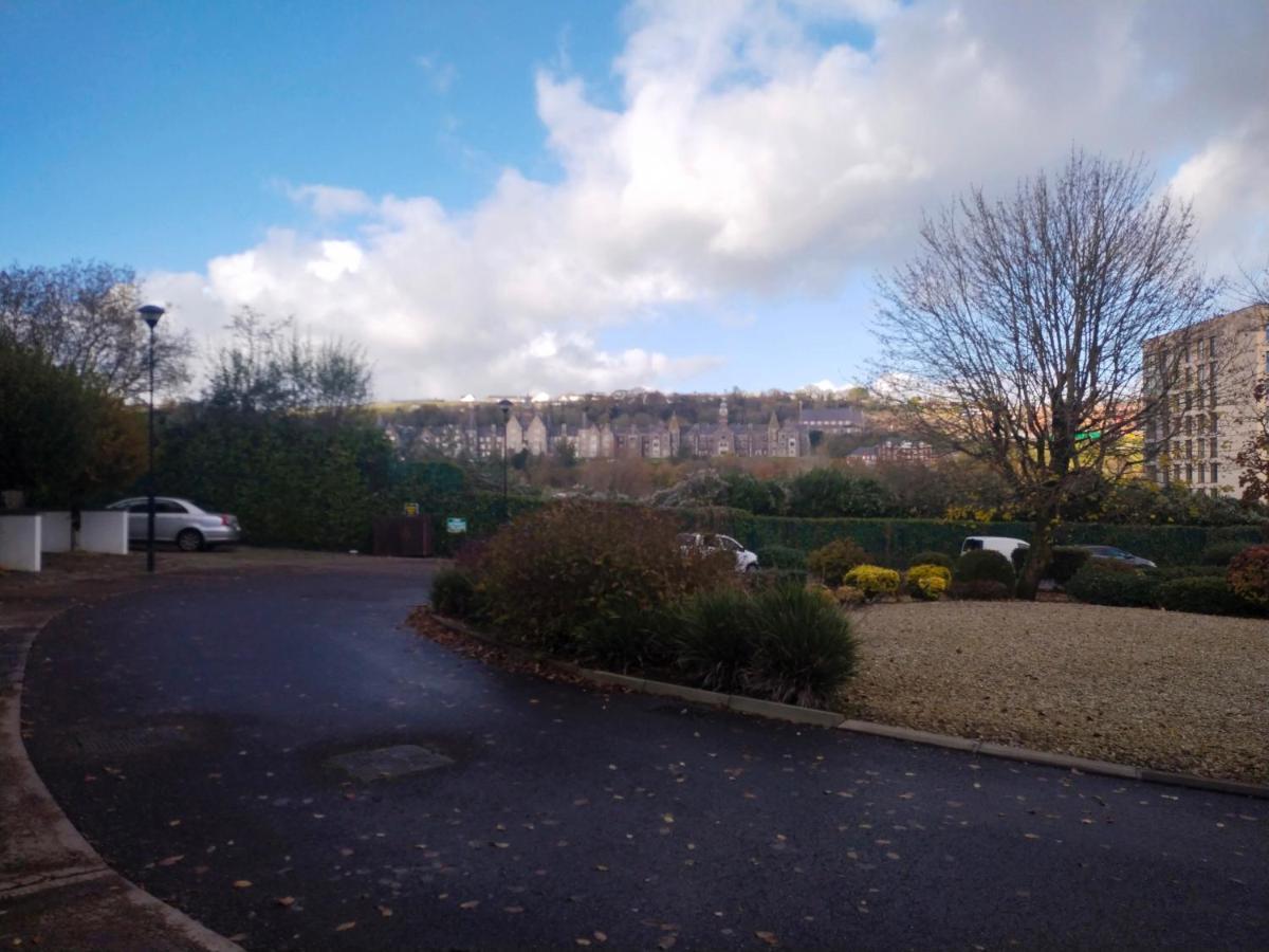 Crescent Apartments Homestay コーク エクステリア 写真