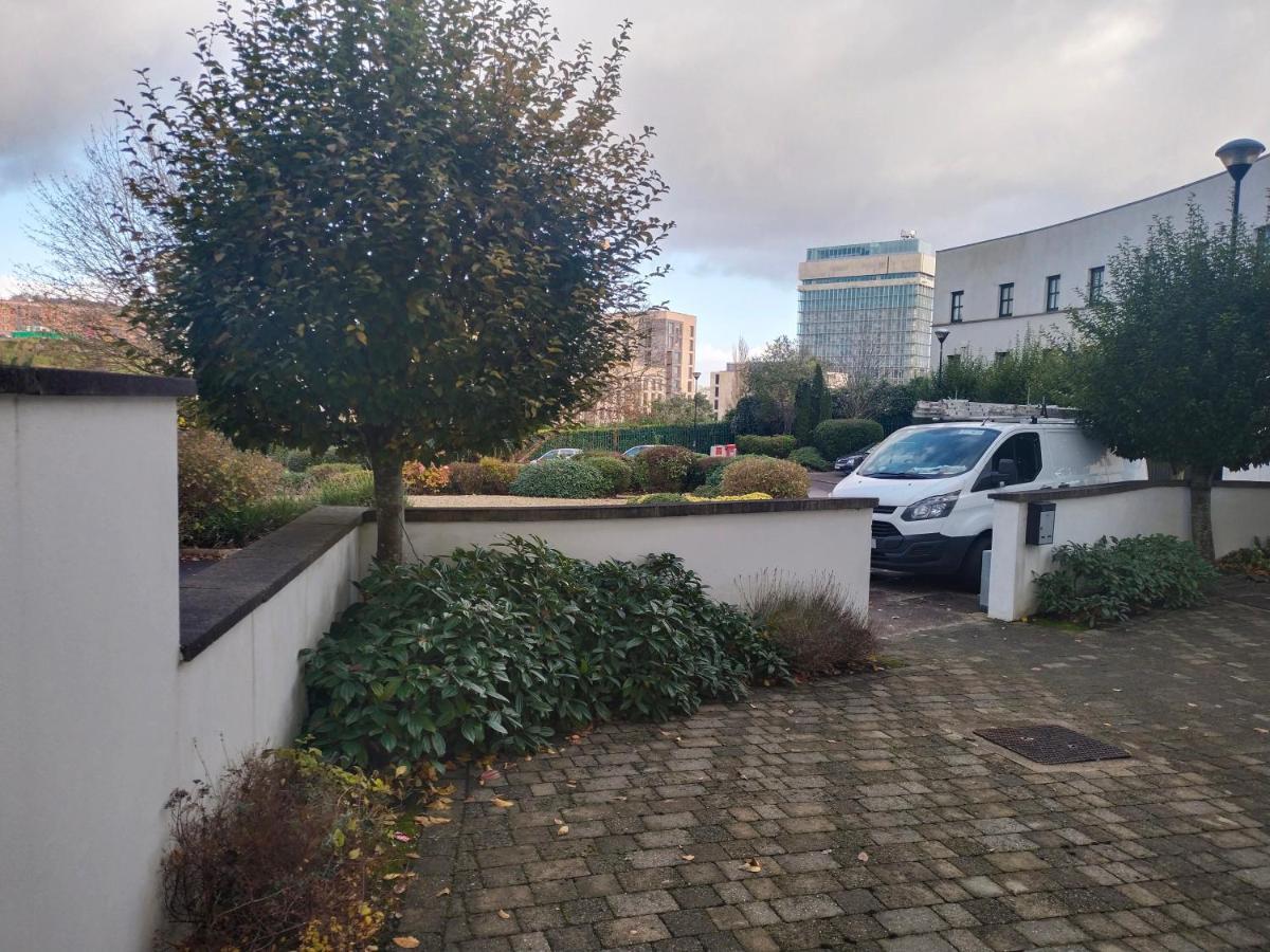 Crescent Apartments Homestay コーク エクステリア 写真