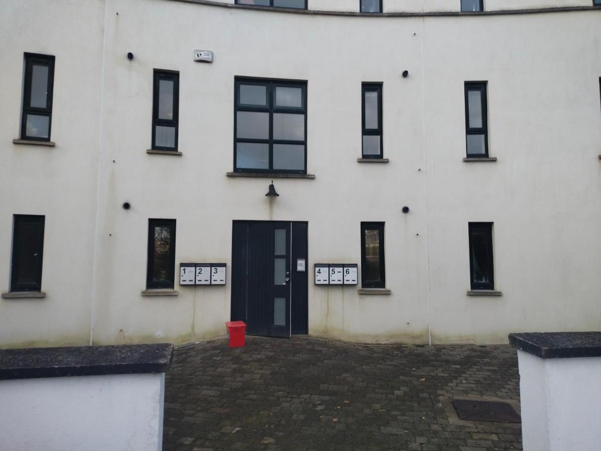 Crescent Apartments Homestay コーク エクステリア 写真