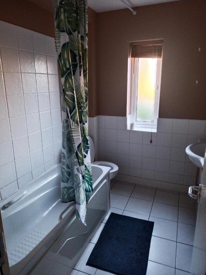 Crescent Apartments Homestay コーク エクステリア 写真